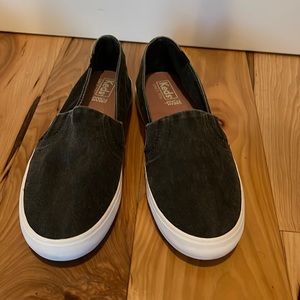 Woman’s Ked slip on shoes size 7 excellent condition